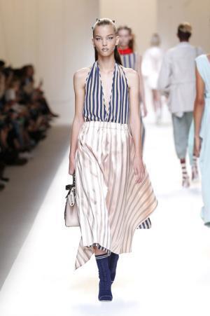 フェンディ、インスピレーション源はモダンなロココ様式のミューズ【17SSウィメンズ】