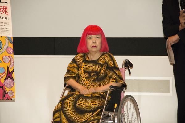 17年「草間彌生 わが永遠の魂」展が開催。芸術に明け暮れる“世界のKUSAMA”最大級の個展が東京で実現