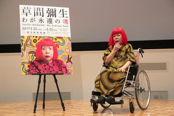17年「草間彌生 わが永遠の魂」展が開催。芸術に明け暮れる“世界のKUSAMA”最大級の個展が東京で実現