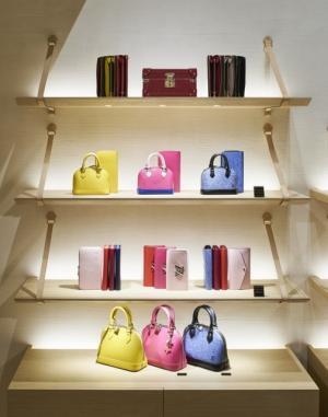 日本初進出の78年に誕生したルイ・ヴィトン 西武渋谷店がリニューアル！記念に限定カラーのバッグも