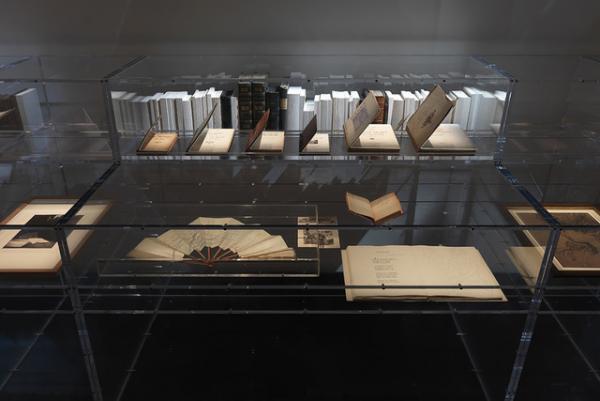 書蔵を紐解きガブリエル・シャネルの人生を明かす「CULTURE CHANEL」展がヴェネツィアで開幕