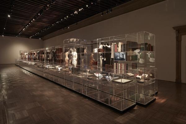 書蔵を紐解きガブリエル・シャネルの人生を明かす「CULTURE CHANEL」展がヴェネツィアで開幕