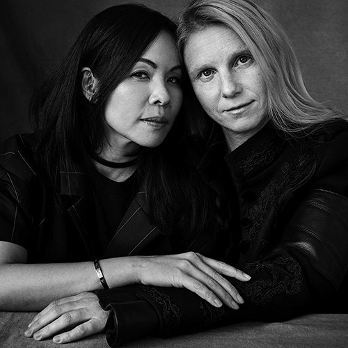 sacaiから初のバッグコレクション登場！クラシックバッグやコインパースを“ハイブリッド”した全6型