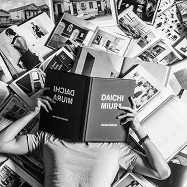 フルラのアートチャリティプロジェクト。ローラ、ニコライ・バーグマンなどとコラボした世界に一点だけのバッグ登場！寄付金で原美術館が限定無料開館