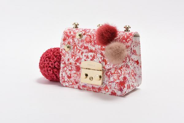 フルラのアートチャリティプロジェクト。ローラ、ニコライ・バーグマンなどとコラボした世界に一点だけのバッグ登場！寄付金で原美術館が限定無料開館