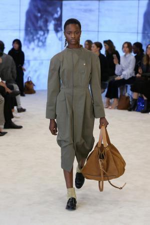 【ルック】ロエベ17SSウィメンズコレクション