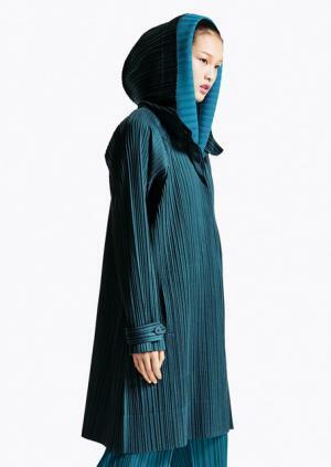 プリーツ プリーズ イッセイ ミヤケ、10月新作の着想源はブルガリア伝統の“陶器”など