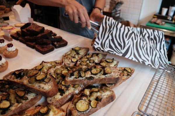 ロンドンの美味しいスイーツ事情。ビスポークケーキの生みの親リリー・ジョーンズ【Our Favorite LONDON vol.4】