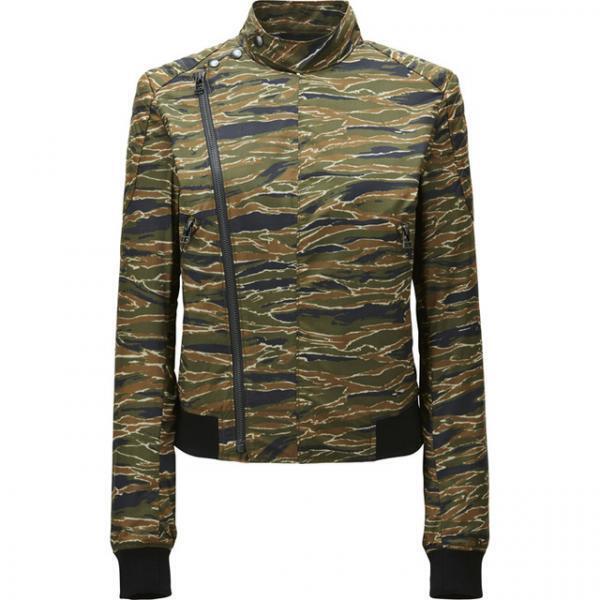 ユニクロ×カリーヌ・ロワトフェルド、2016秋冬は“働く女性”を美しく魅せるためのワードローブ