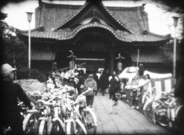 昭和30年から50年の記録がスクリーンで蘇る。記憶の“穴”に着目した8ミリフィルム鑑賞会