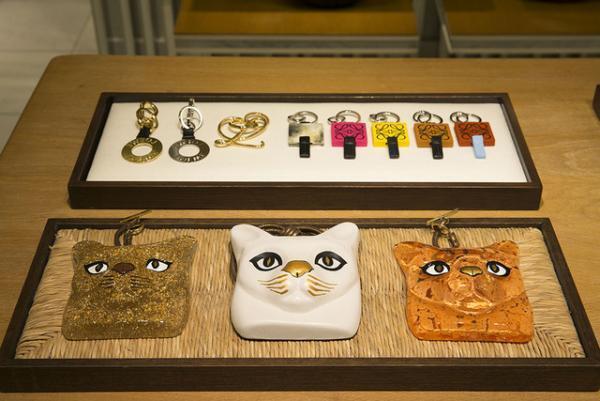 進化したロエベのアイコンバッグ「アマソナ」に限定色。新宿伊勢丹でポップアップが開催中