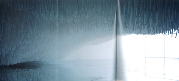 世界が注目するアーティスト・大巻伸嗣初の本格的な作品集が刊行。愛知県美術で展示中作品内には入れる!?【NADiffオススメBOOK】