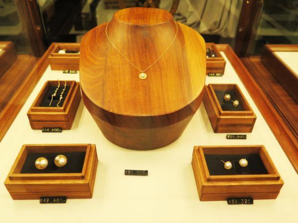 日常の習慣から暮らしを見つめる「おへそ的、買い物のすすめ展」が開催中。漢方ごはんやお掃除グッズが勢揃い