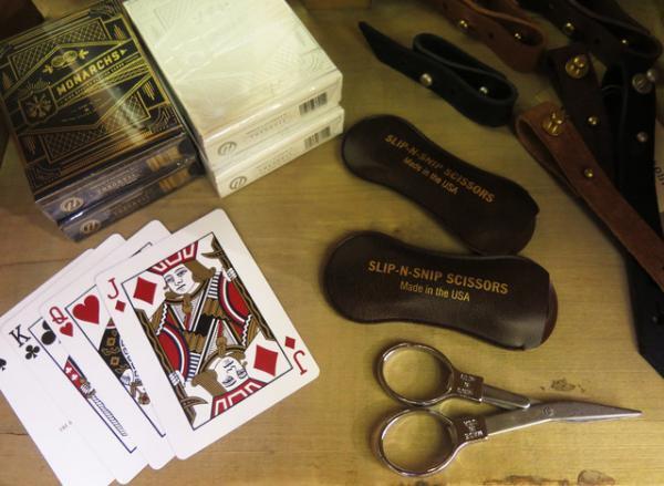 日常の習慣から暮らしを見つめる「おへそ的、買い物のすすめ展」が開催中。漢方ごはんやお掃除グッズが勢揃い