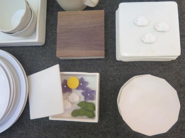 日常の習慣から暮らしを見つめる「おへそ的、買い物のすすめ展」が開催中。漢方ごはんやお掃除グッズが勢揃い