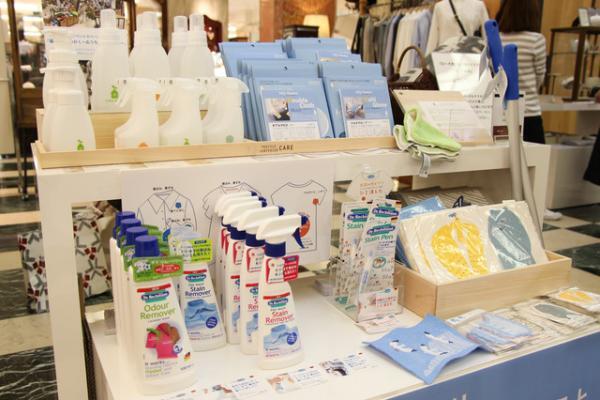 日常の習慣から暮らしを見つめる「おへそ的、買い物のすすめ展」が開催中。漢方ごはんやお掃除グッズが勢揃い