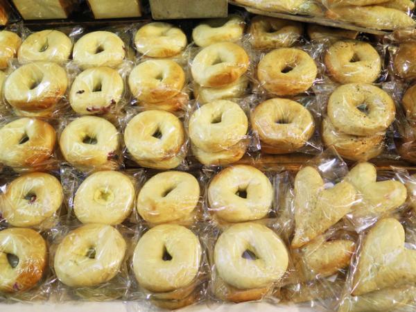 日常の習慣から暮らしを見つめる「おへそ的、買い物のすすめ展」が開催中。漢方ごはんやお掃除グッズが勢揃い