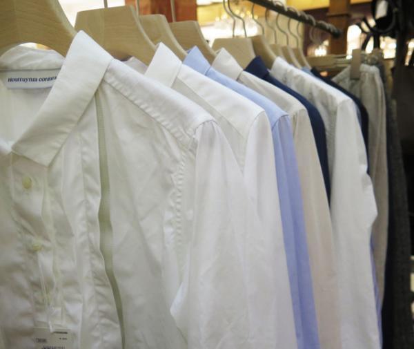 日常の習慣から暮らしを見つめる「おへそ的、買い物のすすめ展」が開催中。漢方ごはんやお掃除グッズが勢揃い