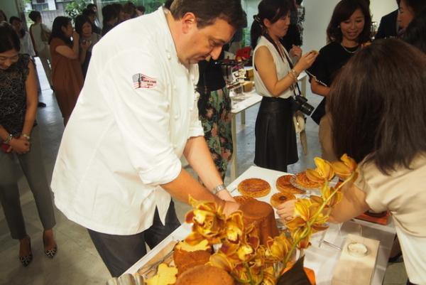 ミルフイユが七変化で登場！クリスマスからバレンタインまで、フレデリック・カッセルの新作発表会をレポート