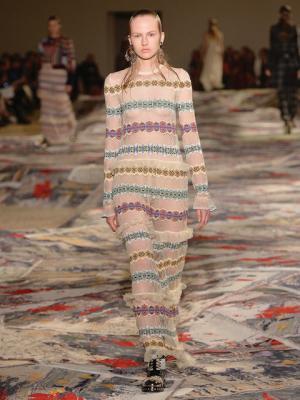 【ルック】アレキサンダー・マックイーン17SSウィメンズコレクション