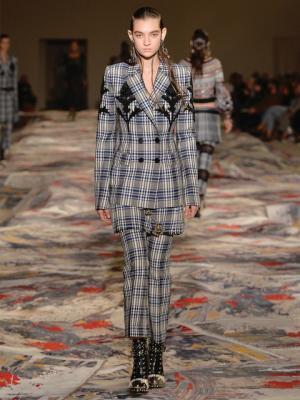 【ルック】アレキサンダー・マックイーン17SSウィメンズコレクション