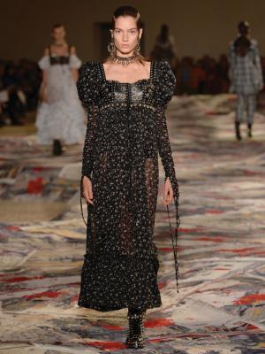 【ルック】アレキサンダー・マックイーン17SSウィメンズコレクション