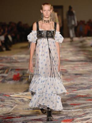 【ルック】アレキサンダー・マックイーン17SSウィメンズコレクション