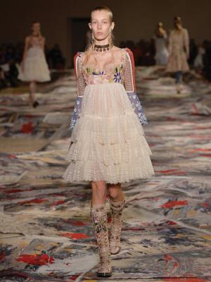 【ルック】アレキサンダー・マックイーン17SSウィメンズコレクション