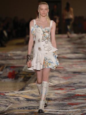 【ルック】アレキサンダー・マックイーン17SSウィメンズコレクション