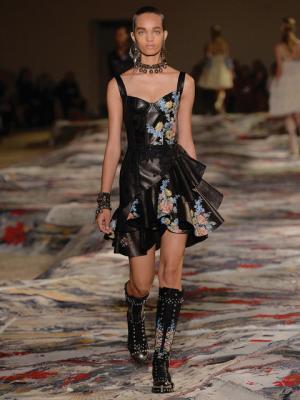 【ルック】アレキサンダー・マックイーン17SSウィメンズコレクション