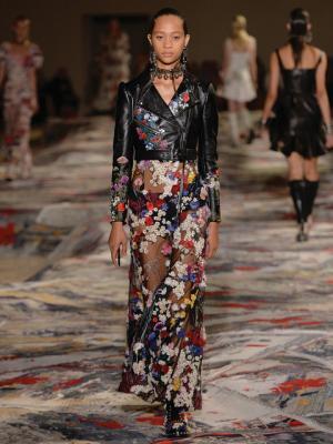 【ルック】アレキサンダー・マックイーン17SSウィメンズコレクション