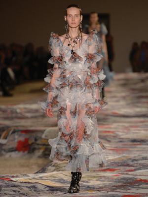 【ルック】アレキサンダー・マックイーン17SSウィメンズコレクション