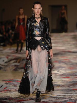 【ルック】アレキサンダー・マックイーン17SSウィメンズコレクション