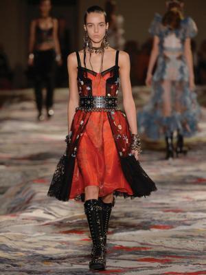 【ルック】アレキサンダー・マックイーン17SSウィメンズコレクション