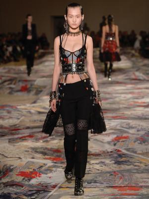 【ルック】アレキサンダー・マックイーン17SSウィメンズコレクション