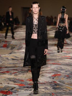 【ルック】アレキサンダー・マックイーン17SSウィメンズコレクション