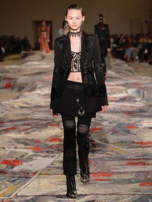 【ルック】アレキサンダー・マックイーン17SSウィメンズコレクション