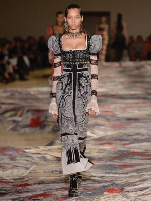 【ルック】アレキサンダー・マックイーン17SSウィメンズコレクション