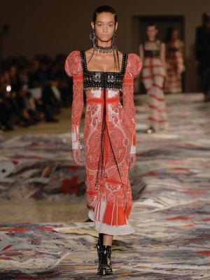 【ルック】アレキサンダー・マックイーン17SSウィメンズコレクション