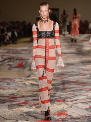 【ルック】アレキサンダー・マックイーン17SSウィメンズコレクション