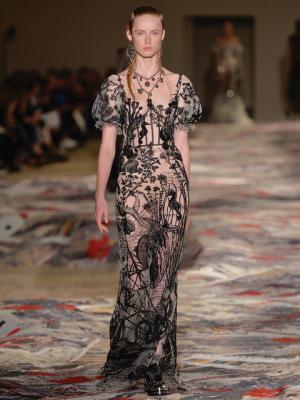 【ルック】アレキサンダー・マックイーン17SSウィメンズコレクション