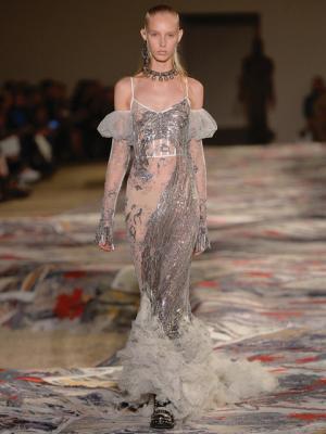 【ルック】アレキサンダー・マックイーン17SSウィメンズコレクション