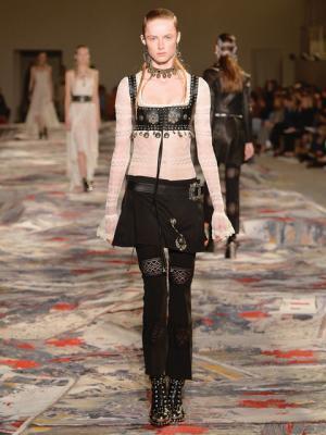 【ルック】アレキサンダー・マックイーン17SSウィメンズコレクション