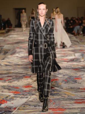 【ルック】アレキサンダー・マックイーン17SSウィメンズコレクション