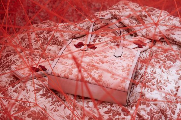 グッチ、4人のアーティストが“4つの部屋”で表現するアートプロジェクト。真鍋大度、塩田千春らが参加