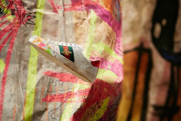 グッチ、4人のアーティストが“4つの部屋”で表現するアートプロジェクト。真鍋大度、塩田千春らが参加