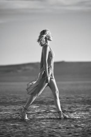 ディオール、シャーリーズ・セロンを起用したフレグランス「ジャドール」の新フィルムを世界同時公開