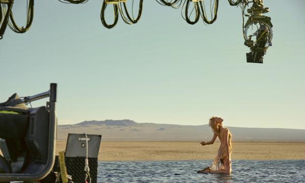 ディオール、シャーリーズ・セロンを起用したフレグランス「ジャドール」の新フィルムを世界同時公開