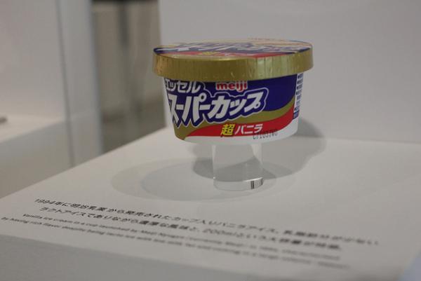 “きのこの山”や“明治ブルガリアヨーグルト”の秘密が明らかに!?「デザインの解剖展」が開幕【レポート】