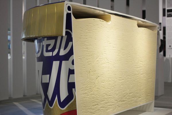 “きのこの山”や“明治ブルガリアヨーグルト”の秘密が明らかに!?「デザインの解剖展」が開幕【レポート】